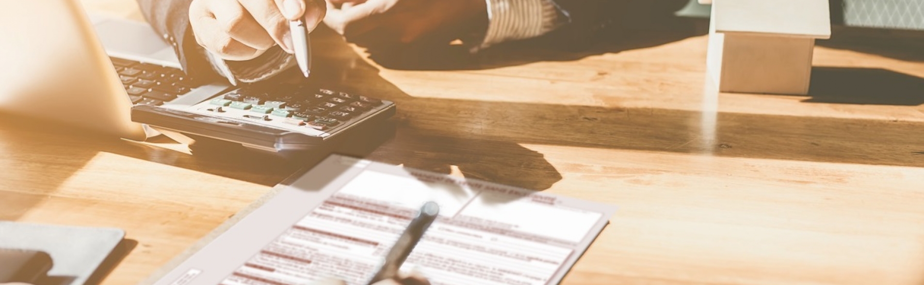 Signature de mandat de vente avec un agent immobilier